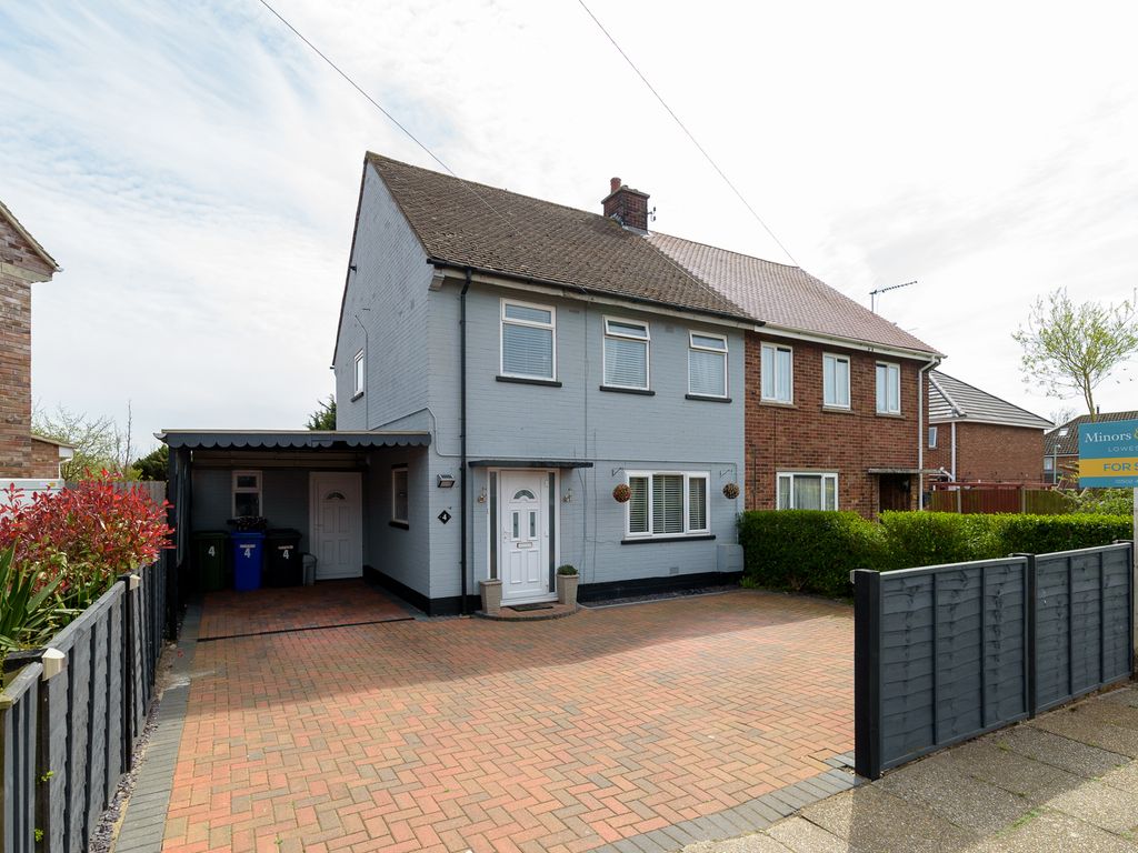 3 bed semidetached house for sale in Beechwood Gardens, Lowestoft NR33