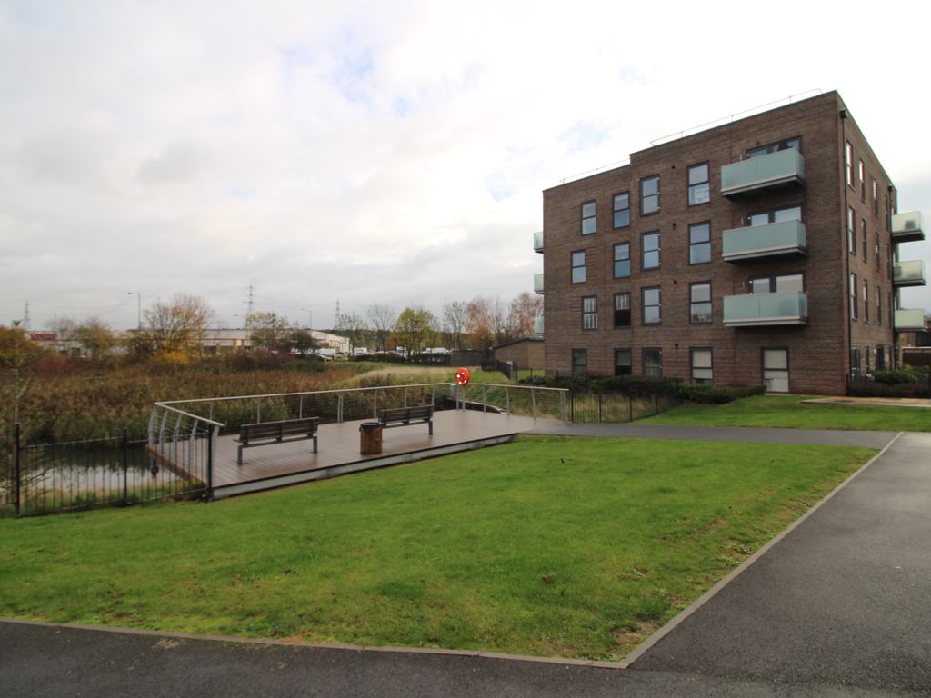 2 bed flat for sale in Carrowmore Close, West Thurrock, Grays RM20, £