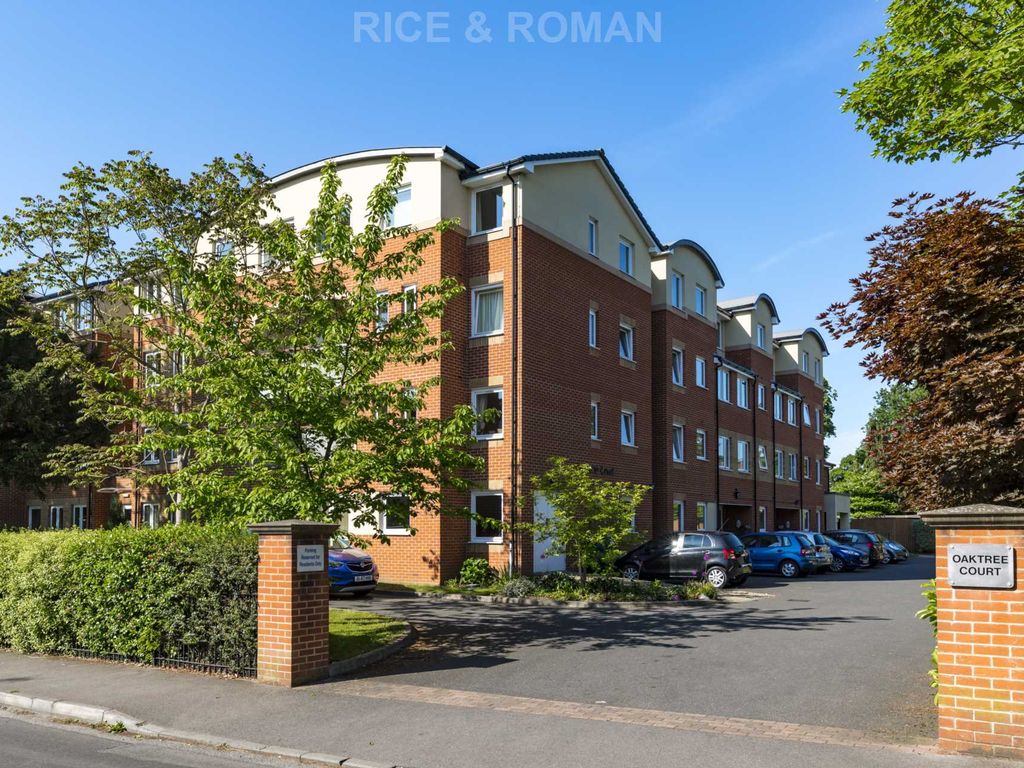 1 bed flat to rent in Addlestone Park, Addlestone KT15, £1,150 pcm Zoopla