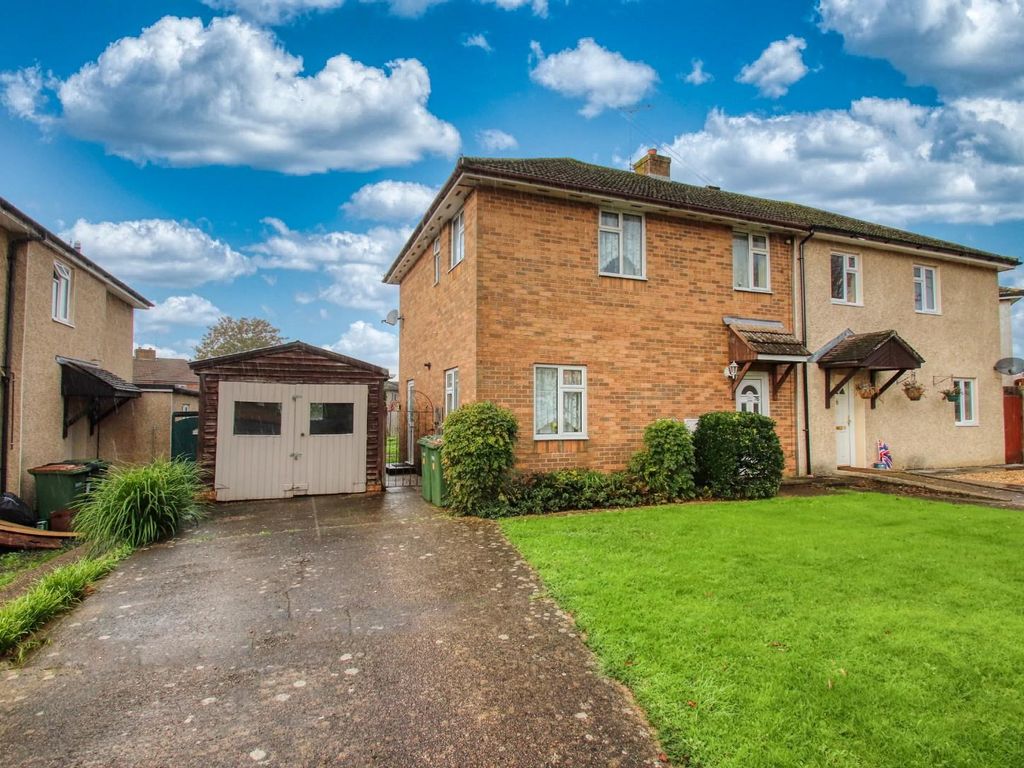 3 bed semidetached house for sale in Underwood Road,