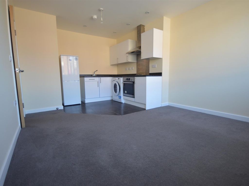 2 bed flat to rent in St. Retail Park, St. Way