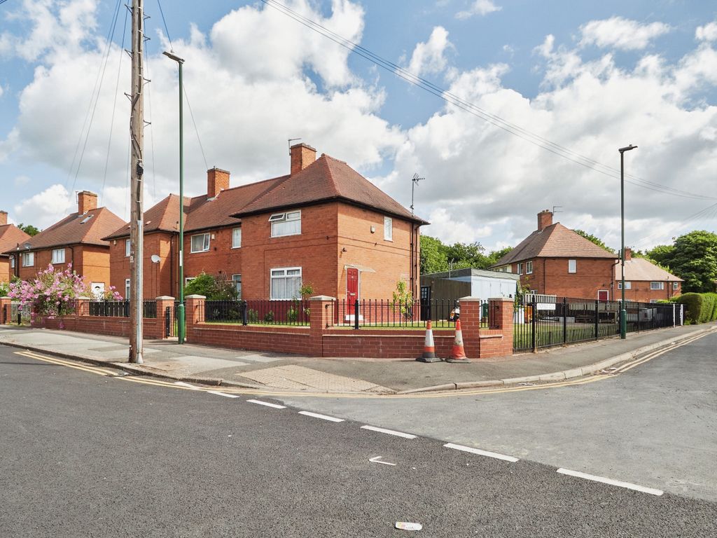3 bed end terrace house for sale in Lindfield Road, Nottingham