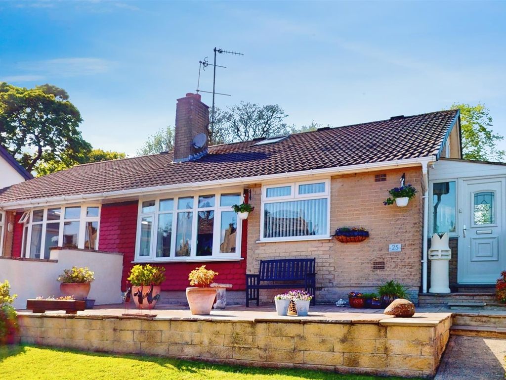 3 bed semidetached house for sale in Derwent Avenue, Wilsden, Bradford