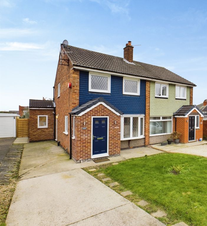3 bed semidetached house for sale in Coniston Way, Woodlesford, Leeds