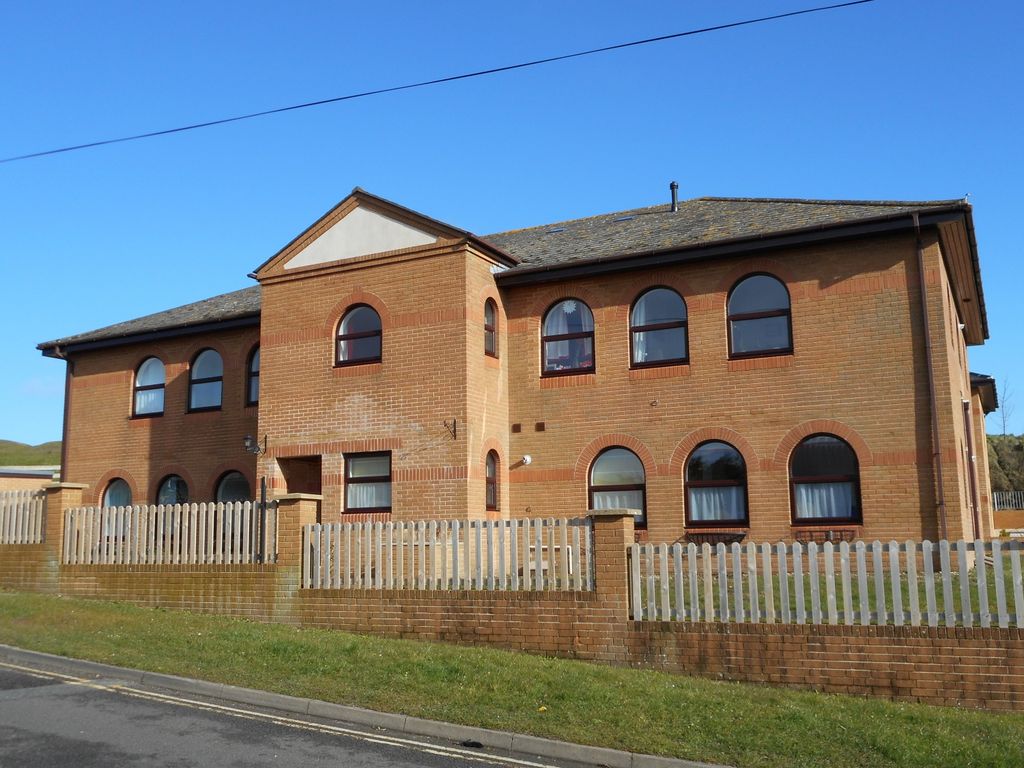 2 bed flat to rent in Hillfort House, Poundbury Road, Dorchester