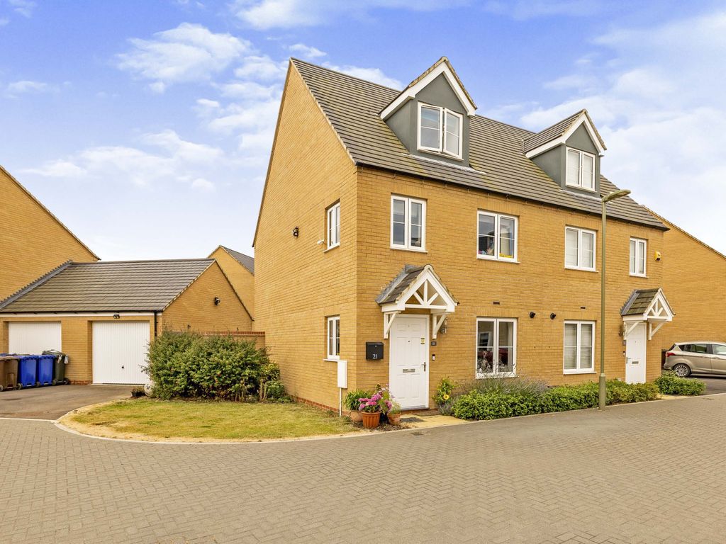 3 bed semidetached house for sale in Bramble Crescent, Banbury OX15