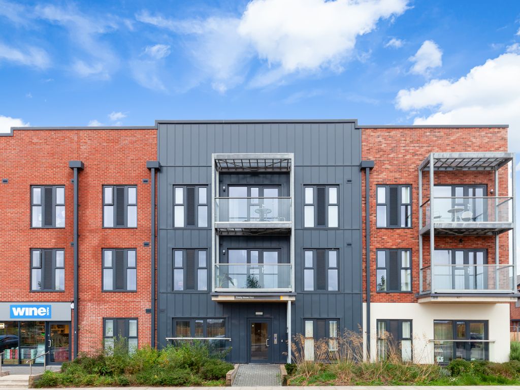 2 bed flat for sale in Graven Hill Road, Ambrosden, Bicester OX25, £