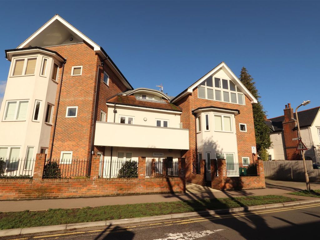 2 bed flat to rent in Highland Avenue, Brentwood CM15 Zoopla