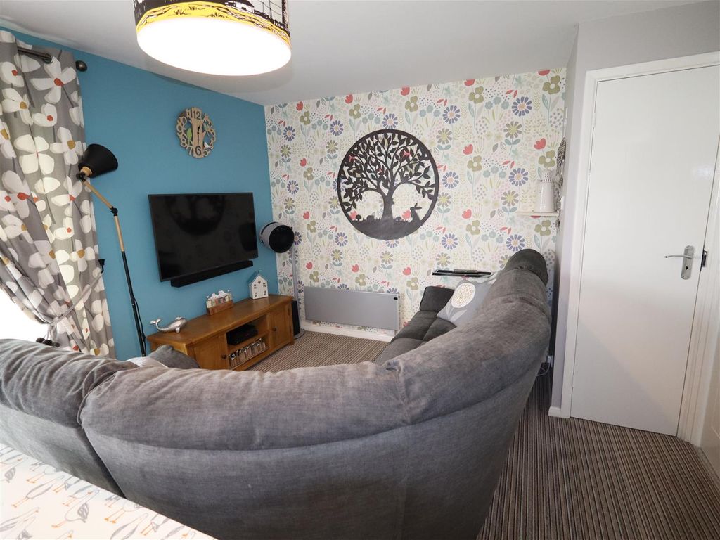 2 bed chalet for sale in The Parade, Greatstone, New Romney TN28, £