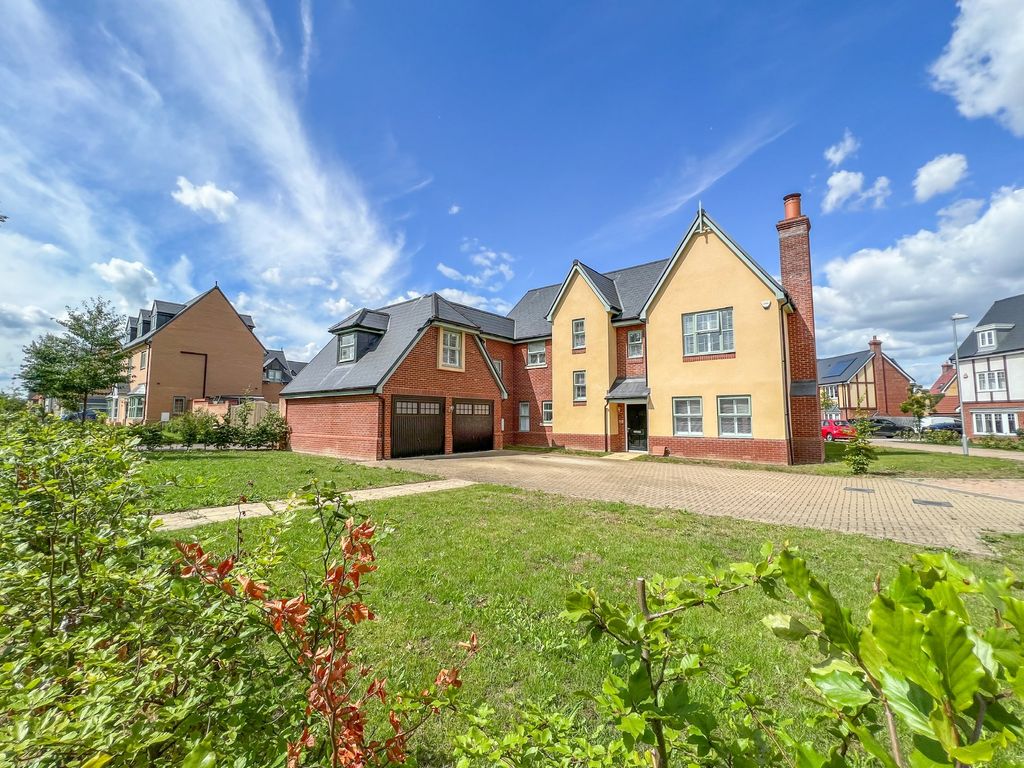 6 bed detached house for sale in Harold Close, Rochford SS4, £875,000