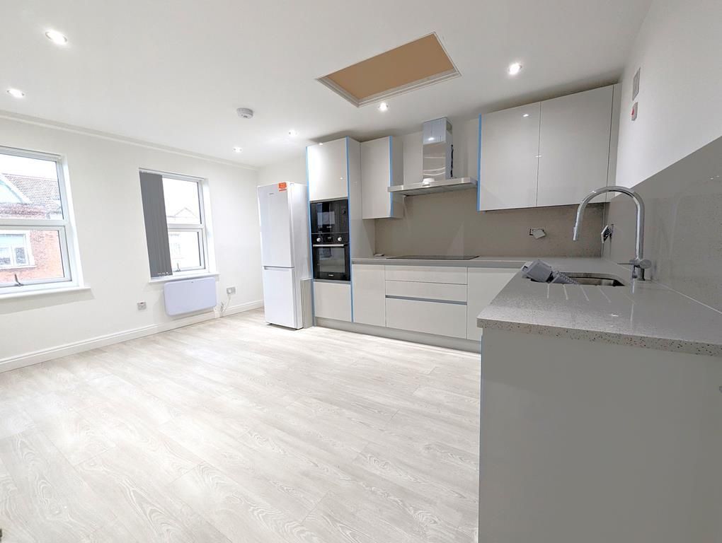 2 bed flat to rent in West Hendon Broadway, London NW9, £1,800 pcm Zoopla