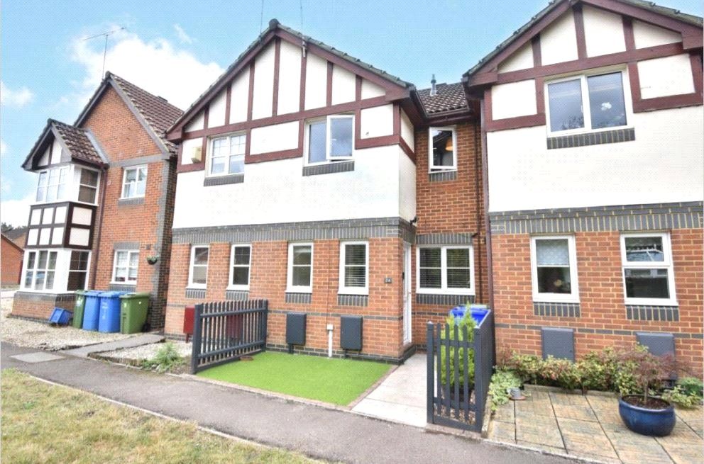 2 bed terraced house to rent in Lyndsey Close, Farnborough, Hampshire