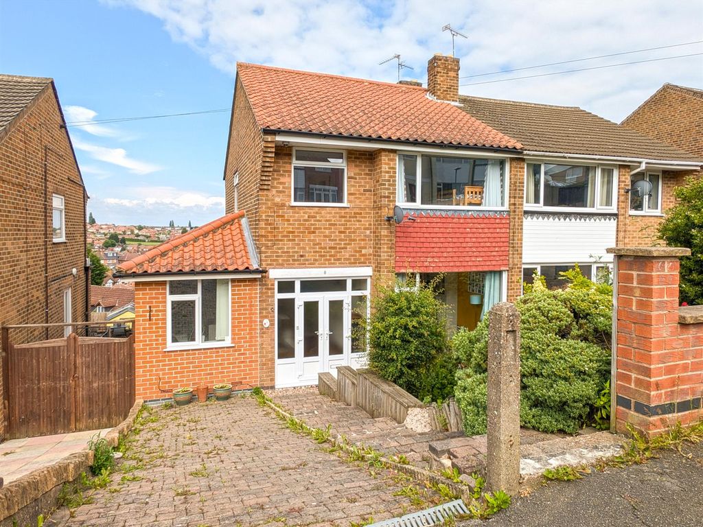 4 bed semidetached house for sale in Hillview Road, Carlton