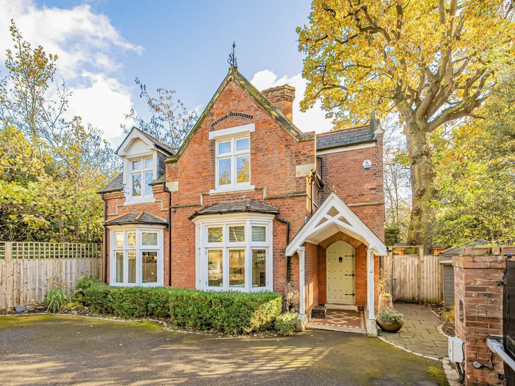 4 bed detached house for sale in Upper Brighton Road, Surbiton KT6, £