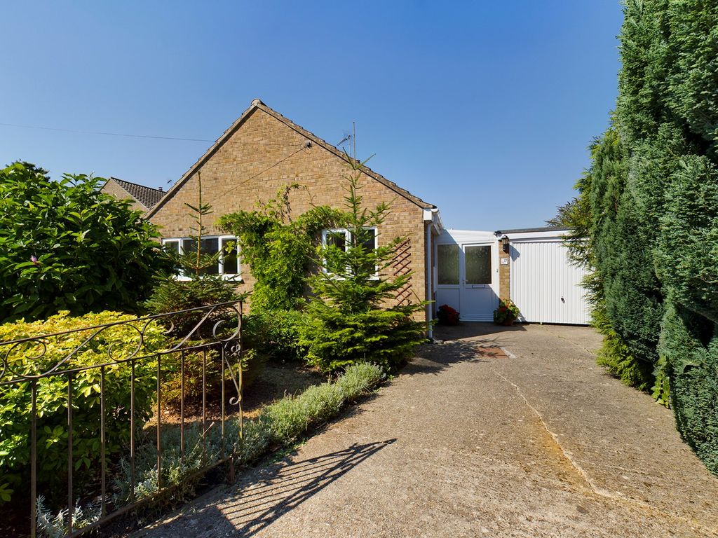 2 bed detached bungalow for sale in Stone Close, Watlington, King's