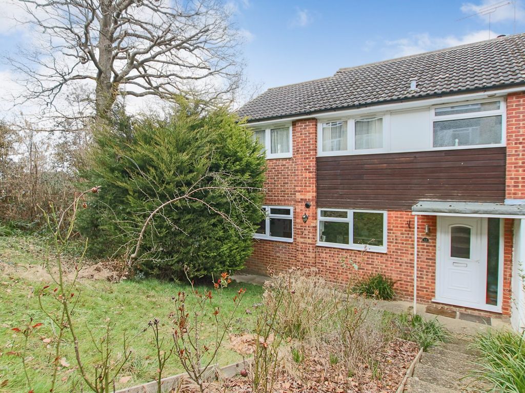 4 bed semidetached house for sale in Kennedy Avenue, East Grinstead