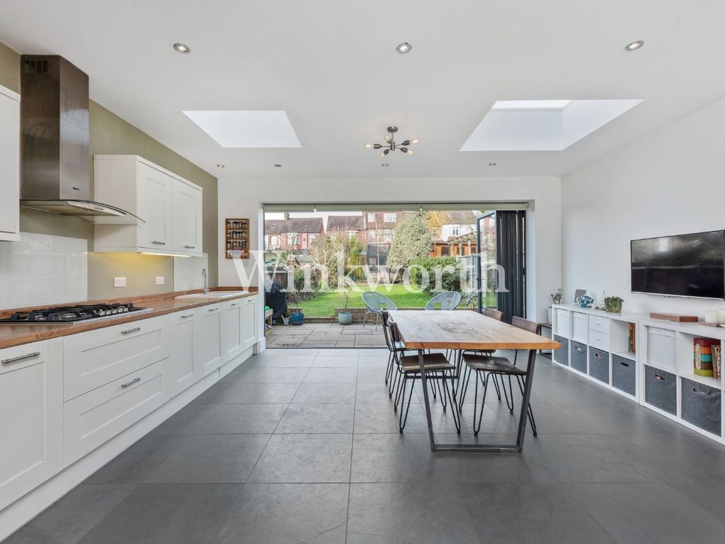 4 bed terraced house for sale in Broomfield Avenue, London N13 Zoopla