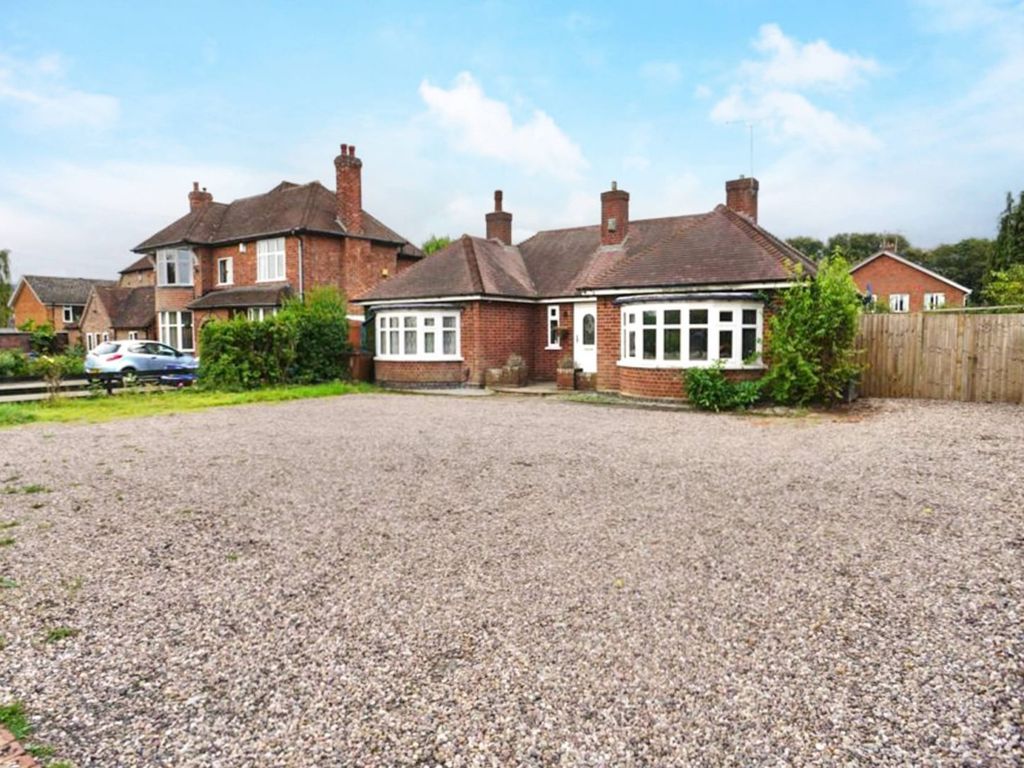 3 bed detached bungalow for sale in Lichfield Street, Tamworth B78, £