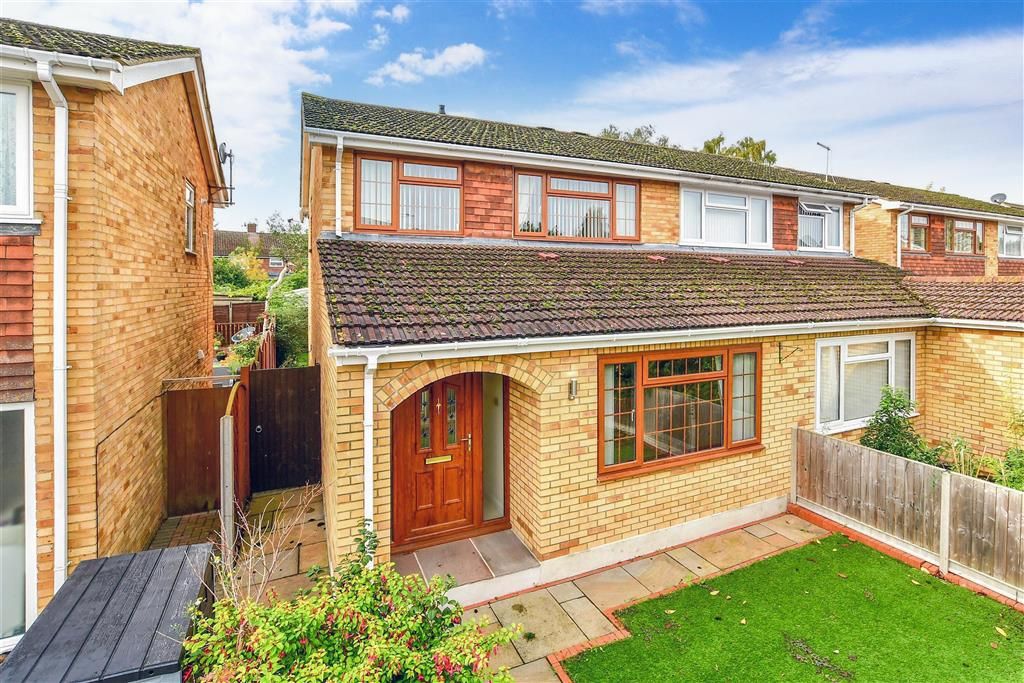 3 bed semidetached house for sale in Pout Road, Snodland, Kent ME6, £