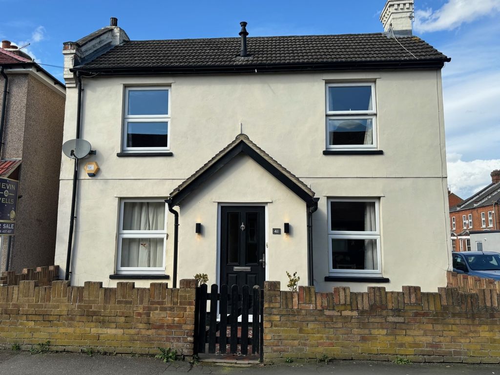 4 bed detached house for sale in Rusham Road, Egham, Surrey TW20, £