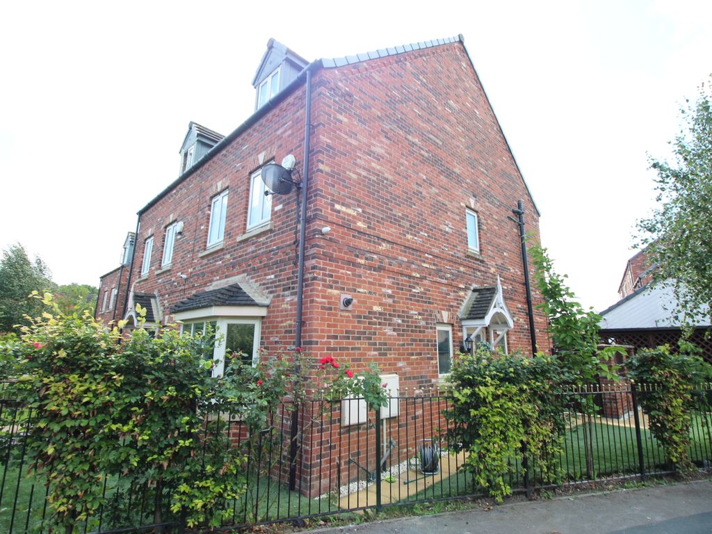 4 bed semidetached house for sale in Roebuck Chase, WathUponDearne