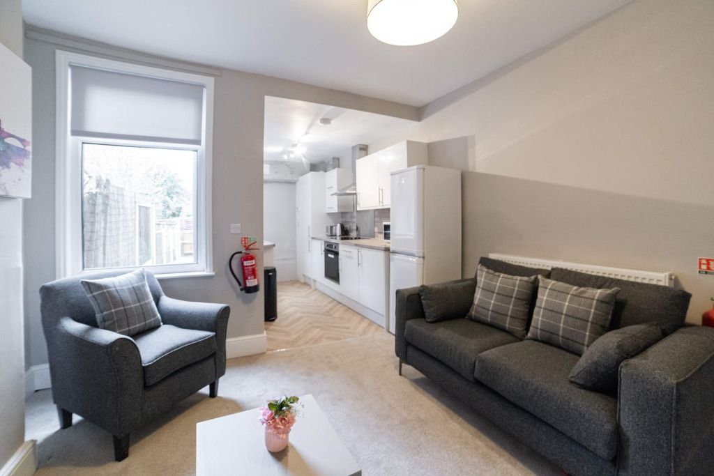 3 bed terraced house to rent in Victory Road, Beeston, Nottingham NG9