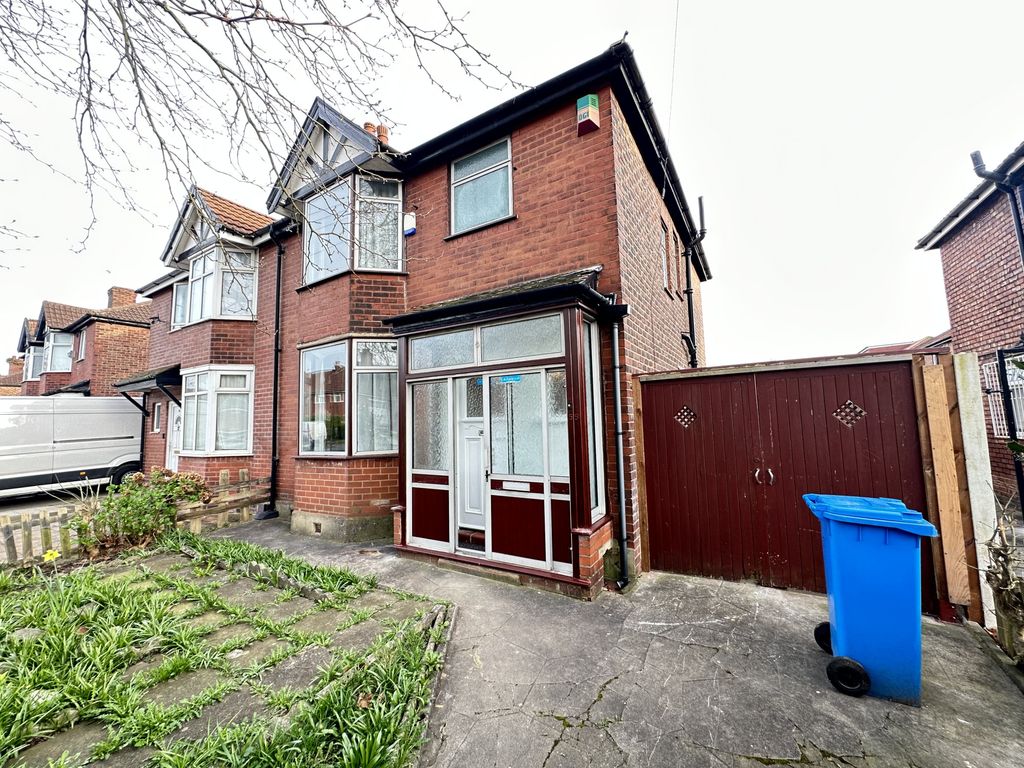 3 bed semidetached house to rent in Old Hall Lane, Manchester M13, £