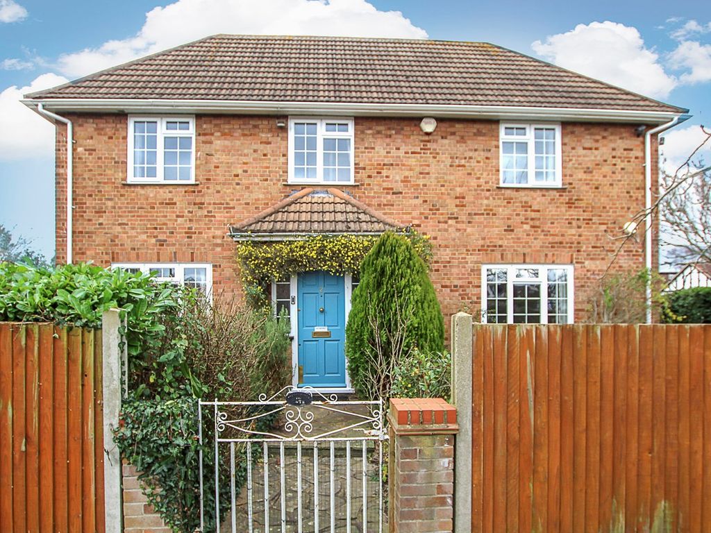 3 bed detached house for sale in Horne Road, Shepperton TW17, £550,000
