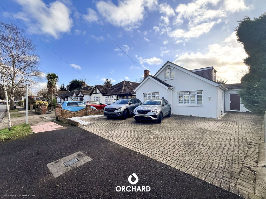 5 bed detached house for sale in The Chase, Ickenham, Middlesex UB10, £