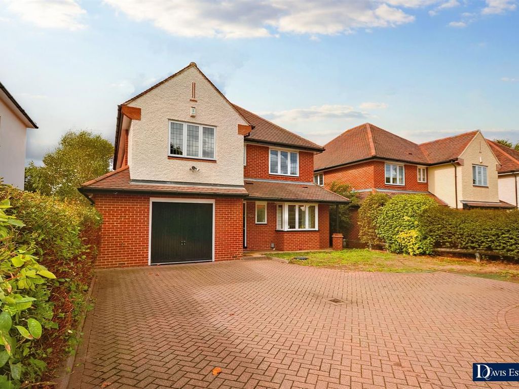 4 bed detached house for sale in Balgores Lane, Gidea Park, Romford RM2