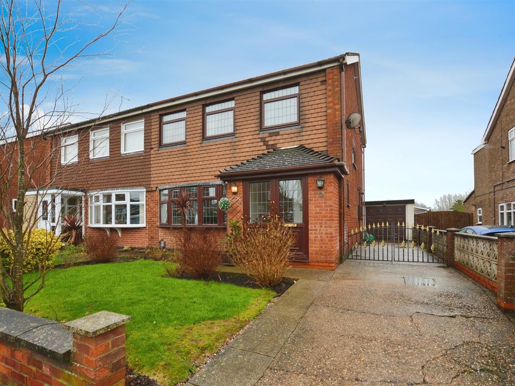 3 bed semidetached house for sale in Queenswood Road, Bottesford