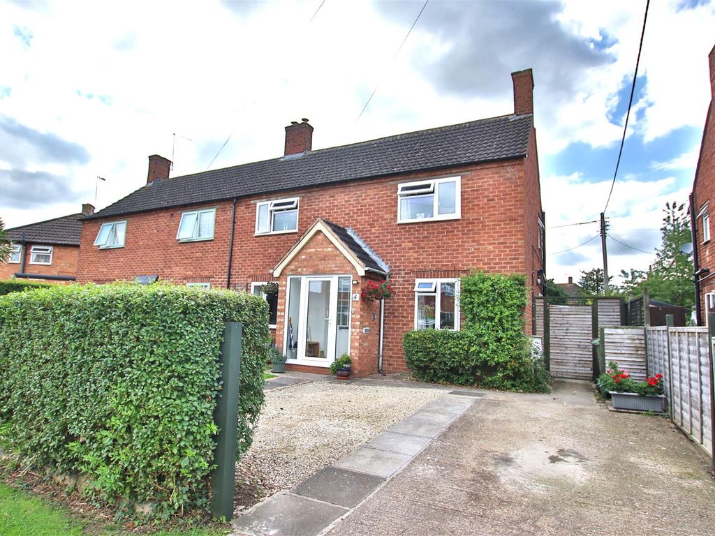 3 bed semidetached house for sale in Cedar Road, Northway, Tewkesbury