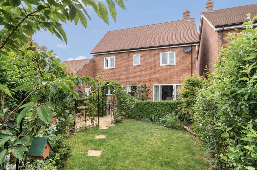 4 bed detached house for sale in Fortuna Road, Blunsdon, Swindon SN26