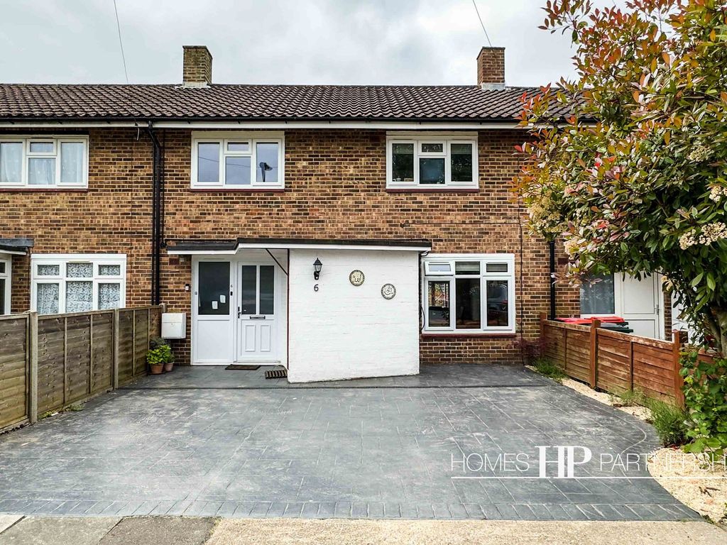 3 bed terraced house for sale in Robin Close, Crawley RH11, £375,000