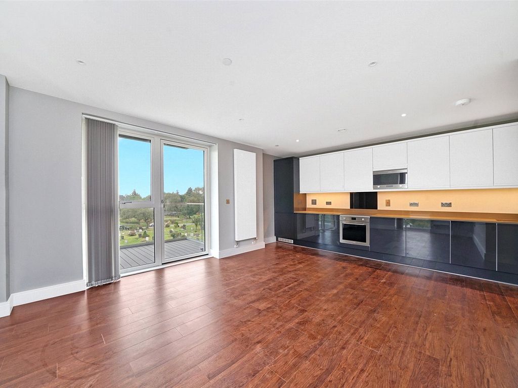 2 bed flat to rent in Samuelson House, Bridge Road, Southall, Uxbridge