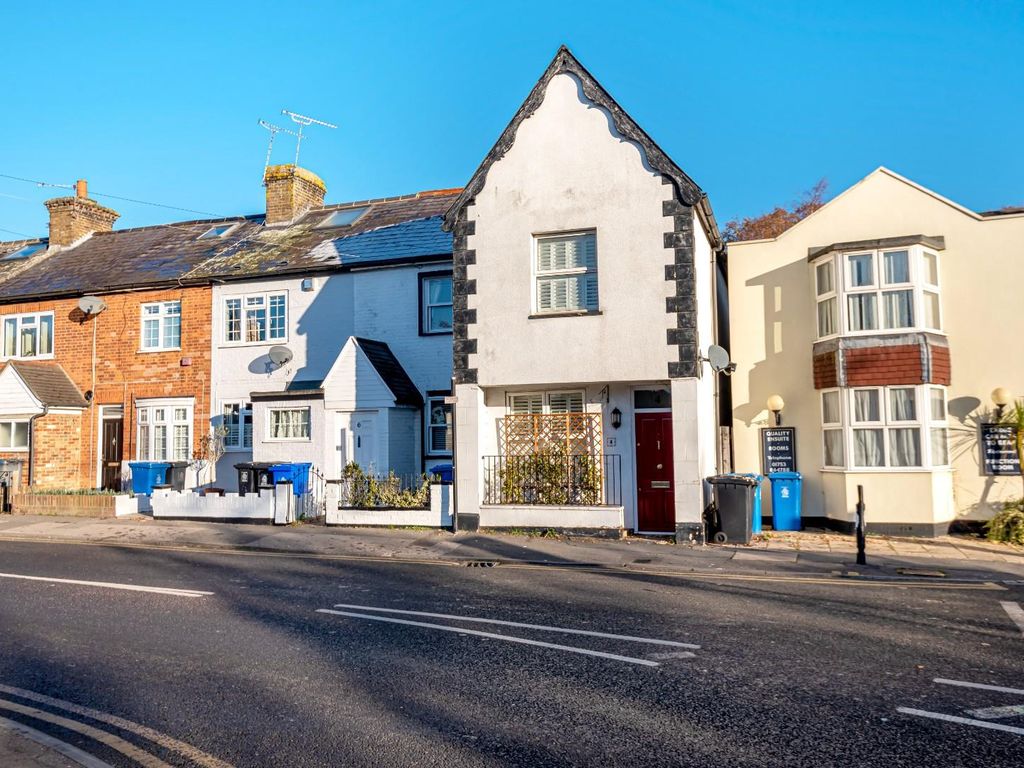 2 bed end terrace house for sale in Clewer Hill Road, Windsor SL4, £