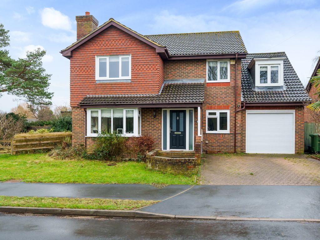 4 bed detached house for sale in Spring Grove, Fetcham KT22, £950,000