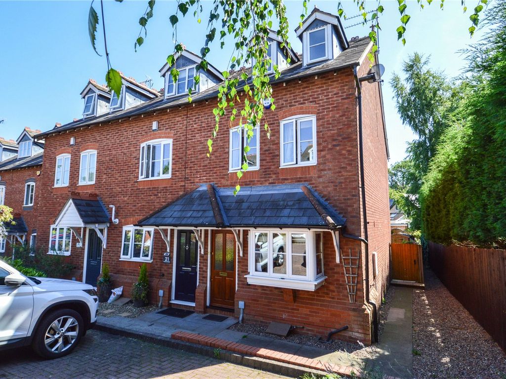 3 bed terraced house to rent in Victoria Mews, Barnt Green, Birmingham
