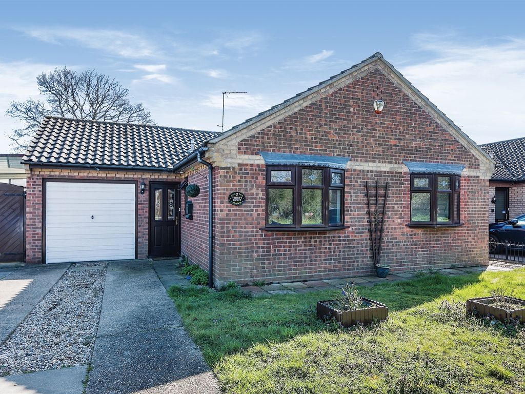 2 bed detached bungalow for sale in Laxfield Way, Lowestoft NR33 Zoopla
