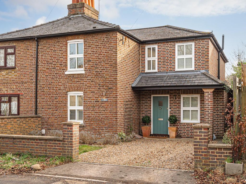 3 bed semidetached house for sale in The Causeway, Claygate, Esher