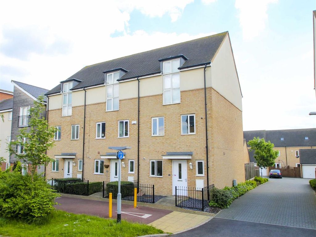 4 bed town house to rent in Haven Street, Broughton, Milton Keynes MK10