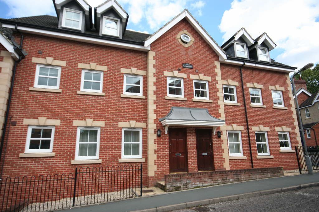 2 bed terraced house to rent in The Old Maltings, Lenborough Road