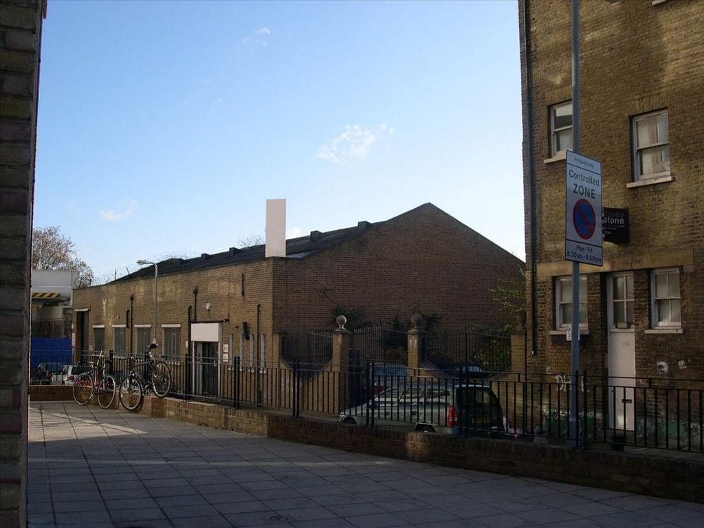 Serviced office to let in Excel Building, 616 Arbutus Street