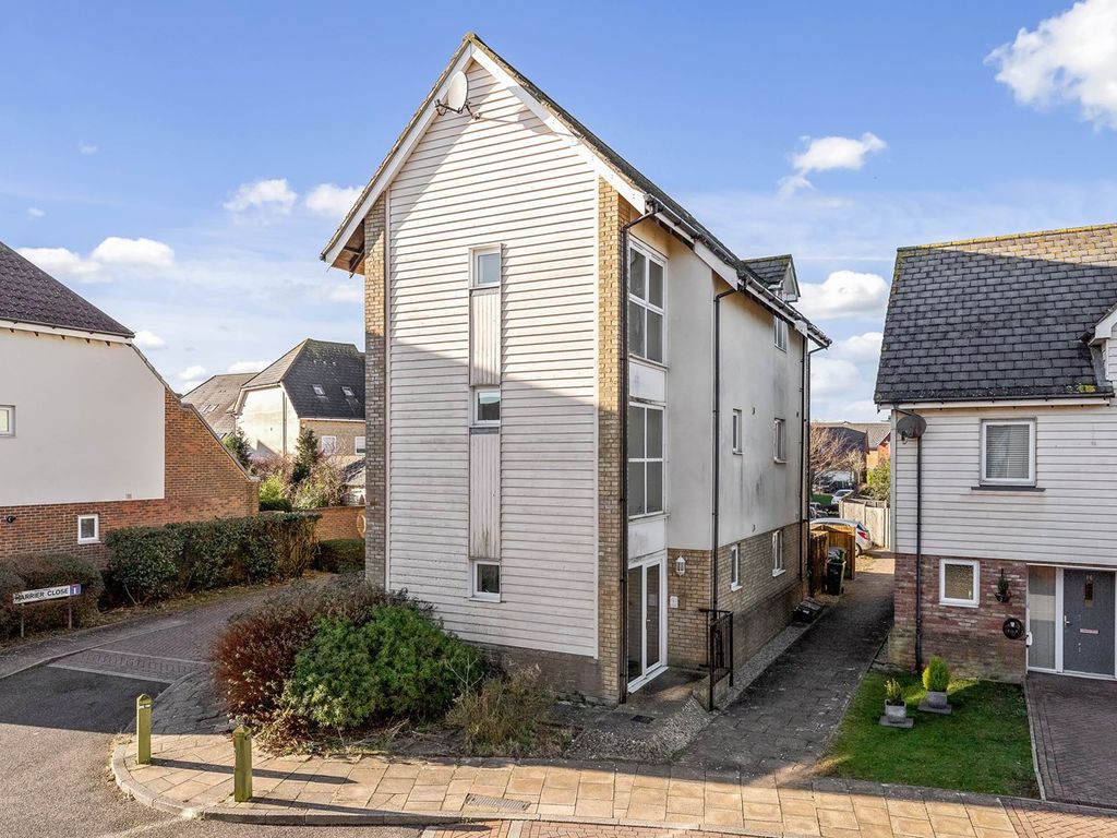 2 bed flat for sale in Paxton Avenue, Hawkinge, Folkestone CT18, £