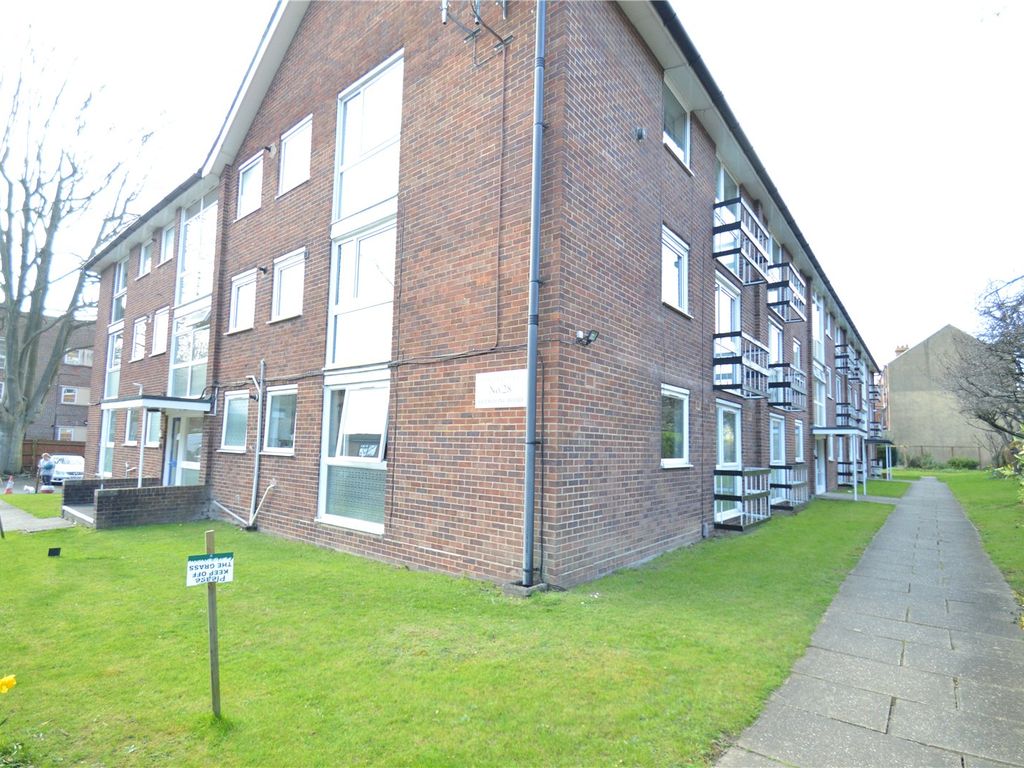 2 bed flat to rent in Godstone Road, Purley CR8 Zoopla