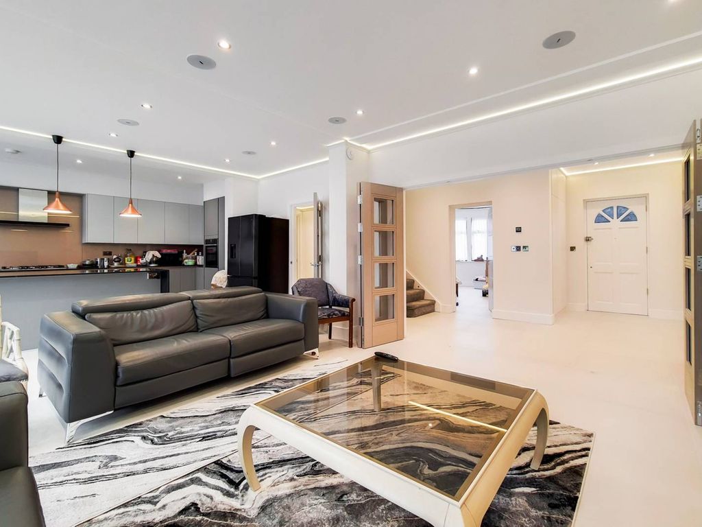 Beaufort Drive, Hampstead Garden Suburb, London NW11  