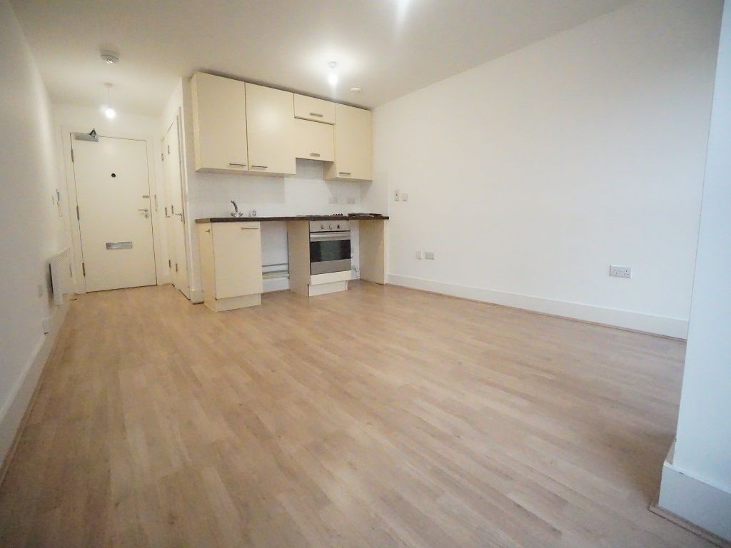 Studio to rent in Alencon Link, Basingstoke RG21, £580 pcm Zoopla