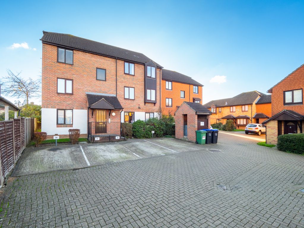 2 bed flat for sale in Chelsea Gardens, Cheam, Sutton SM3 Zoopla