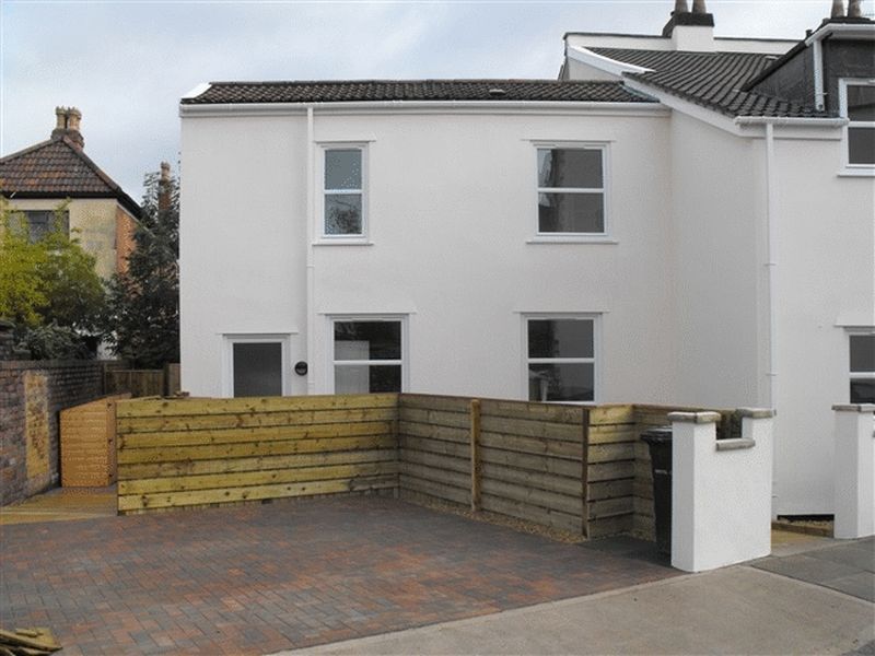 2 bed terraced house to rent in Upper Perry Hill, Southville, Bristol