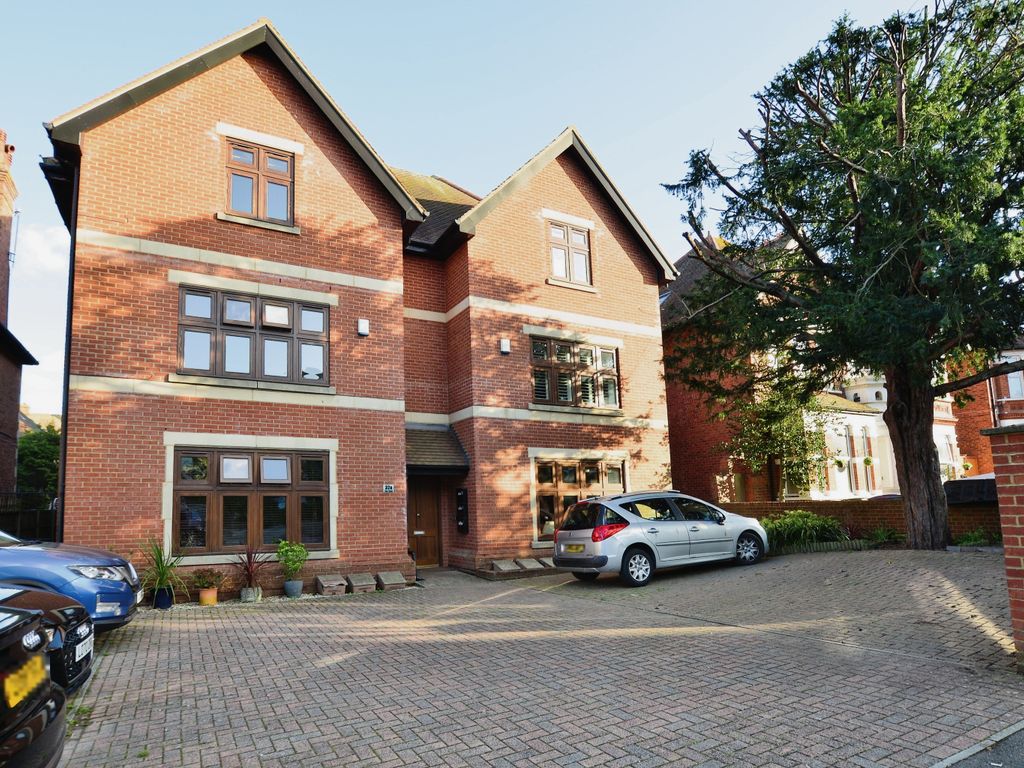 2 bed flat for sale in Julian Road, Folkestone, Kent CT19, £285,000